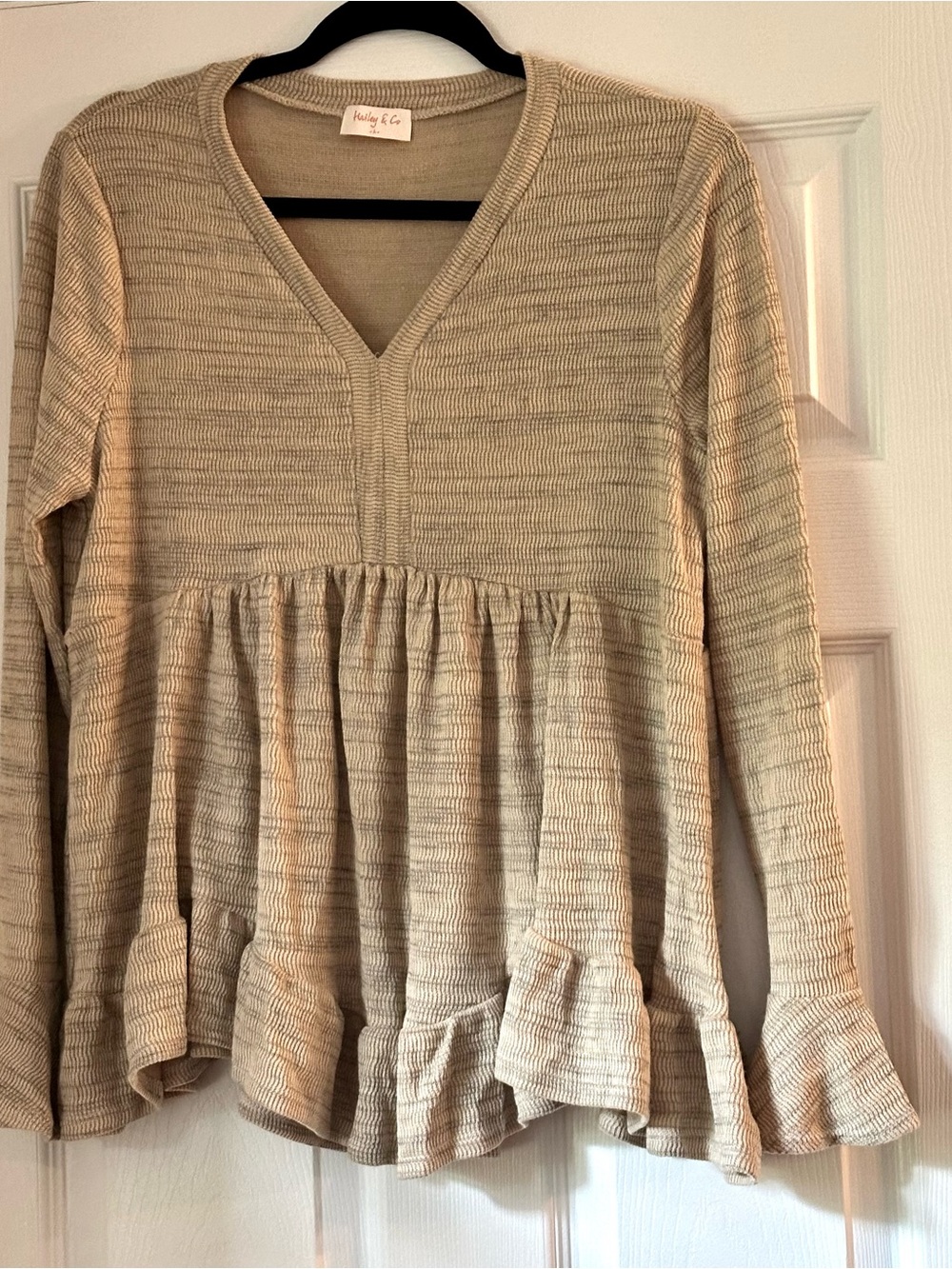 Hailey & Co Sweater Ruffled Bottom And Sleeve Size L